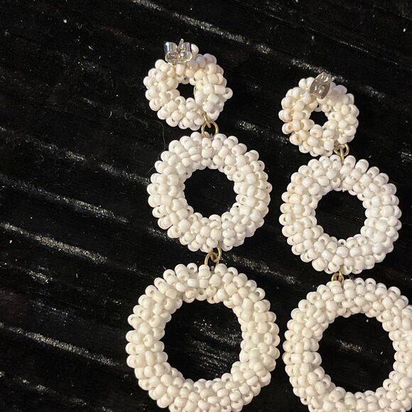 Vintage White Graduated Seed Bead Hoop Dangle Pierced Earrings Geometric 3.5” - Picture 5 of 8